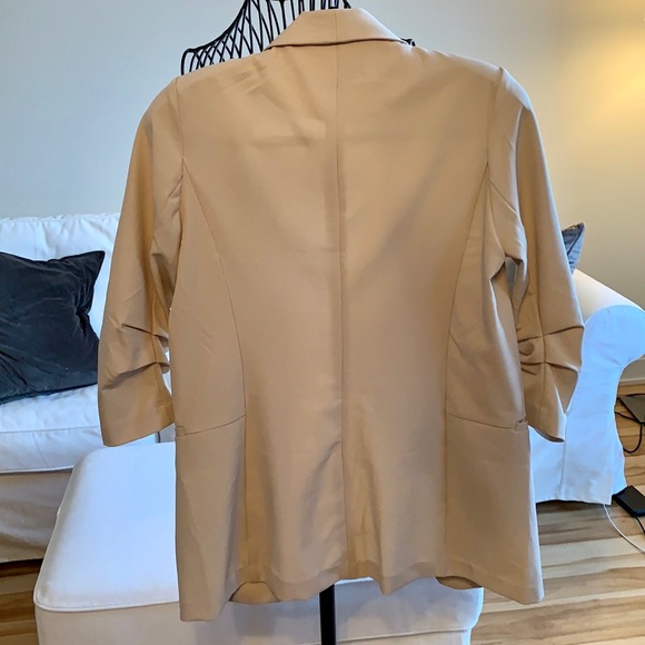 Beige summer blazer - Picture 2 of 3